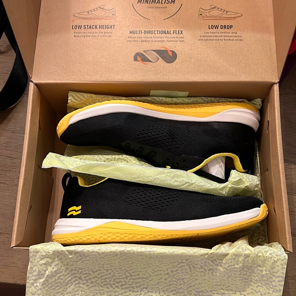 STR/KE MVMNT Haze Trainer Size 9 Women Black and Yellow
